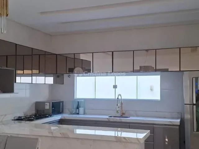 Casa com 750m² 3 quartos e 3 banheiros, à venda, no bairro Novo Uruguai em Teresina
