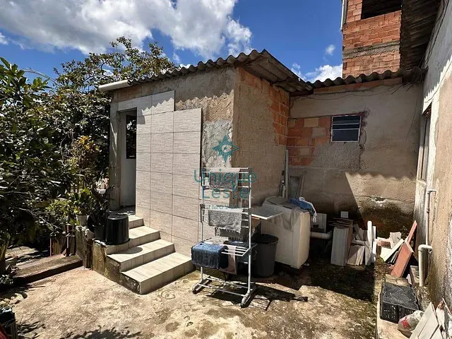 Casa 7 quartos e 4 banheiros, à venda, no bairro Alto Vera Cruz em Belo Horizonte