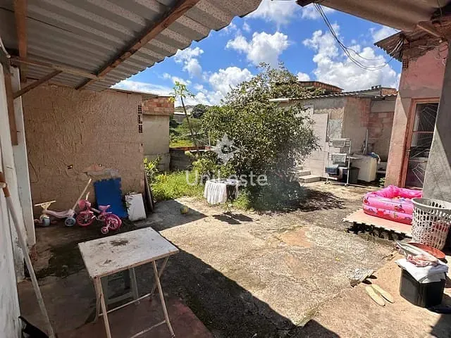 Casa 7 quartos e 4 banheiros, à venda, no bairro Alto Vera Cruz em Belo Horizonte