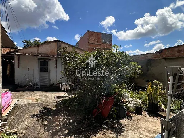 Casa 7 quartos e 4 banheiros, à venda, no bairro Alto Vera Cruz em Belo Horizonte