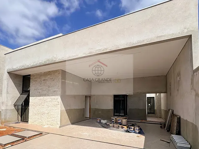 Casa com 300m² 3 quartos e 2 banheiros, à venda, no bairro Belmonte em Rolândia