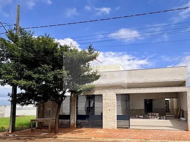 Casa com 300m² 3 quartos e 2 banheiros, à venda, no bairro Belmonte em Rolândia