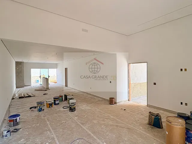 Casa com 300m² 3 quartos e 2 banheiros, à venda, no bairro Belmonte em Rolândia