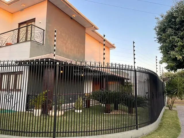 Sobrado 3 quartos e 4 banheiros, à venda, no bairro Aquarela Brasil Residencial em Sinop