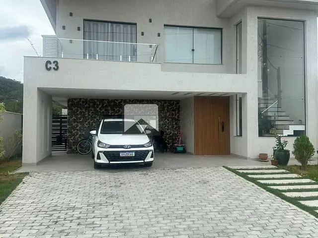 Casa com 413m² 4 quartos e 3 banheiros, à venda, no bairro Ubatiba em Maricá