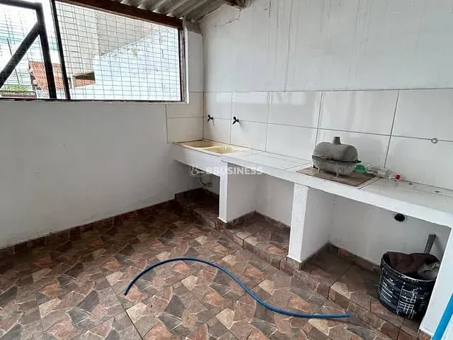 Casa com 200m² 1 quarto e 2 banheiros, à venda, no bairro Parque Jóquei Club em Campos dos Goytacazes