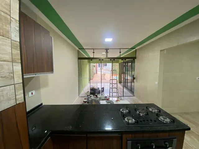 Casa com 350m² 3 quartos e 3 banheiros, à venda, no bairro Jardim Kiri em Apucarana