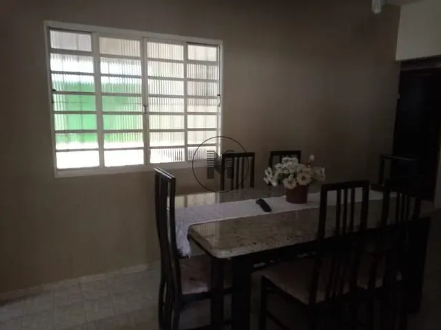 Casa com 300m² 3 quartos e 2 banheiros, à venda, no bairro Vila Alves em Guaratinguetá