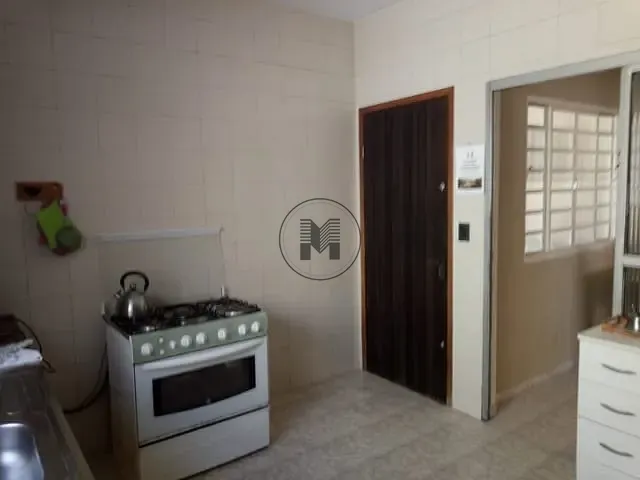 Casa com 300m² 3 quartos e 2 banheiros, à venda, no bairro Vila Alves em Guaratinguetá