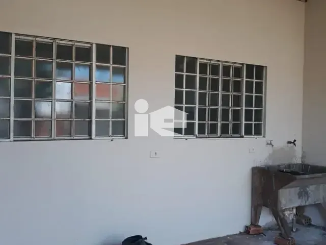 Casa 2 quartos e 1 banheiro, para alugar, no bairro Conjunto Habitacional Santiago em Rolândia