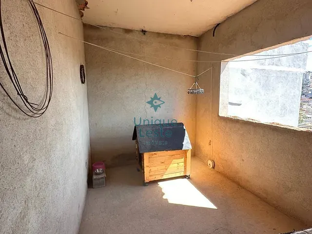 Casa 4 quartos e 2 banheiros, à venda, no bairro Santa Efigênia em Belo Horizonte