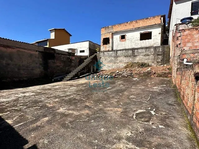 Casa 4 quartos e 2 banheiros, à venda, no bairro Santa Efigênia em Belo Horizonte