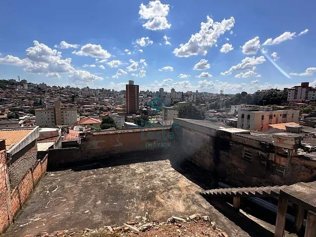 Casa 4 quartos e 2 banheiros, à venda, no bairro Santa Efigênia em Belo Horizonte