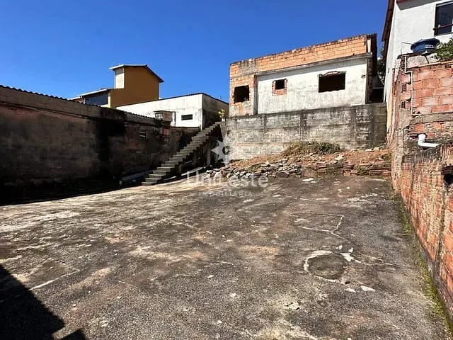 Casa 4 quartos e 2 banheiros, à venda, no bairro Santa Efigênia em Belo Horizonte