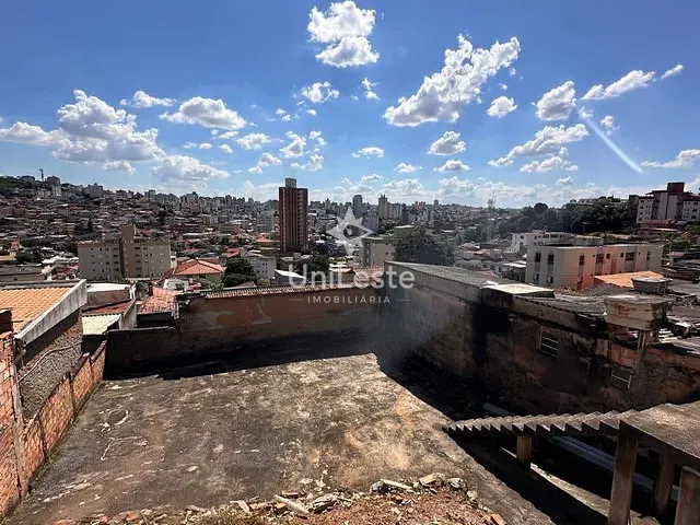 Casa 4 quartos e 2 banheiros, à venda, no bairro Santa Efigênia em Belo Horizonte