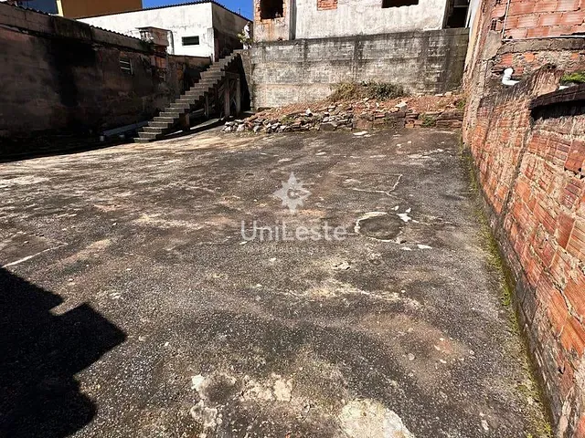 Casa 4 quartos e 2 banheiros, à venda, no bairro Santa Efigênia em Belo Horizonte