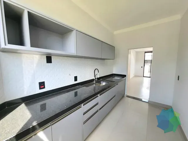Casa com 175m² 3 quartos e 2 banheiros, à venda ou para alugar, no bairro Loteamento Terras de São Pedro e São Paulo em Salto