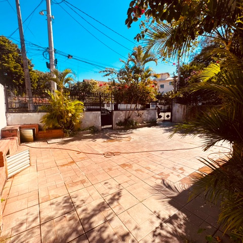 Casa com 420m² 3 quartos e 2 banheiros, à venda, no bairro Algodoal em Cabo Frio