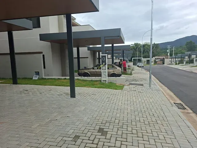 Casa 3 quartos e 4 banheiros, à venda, no bairro Vila Santista em Atibaia