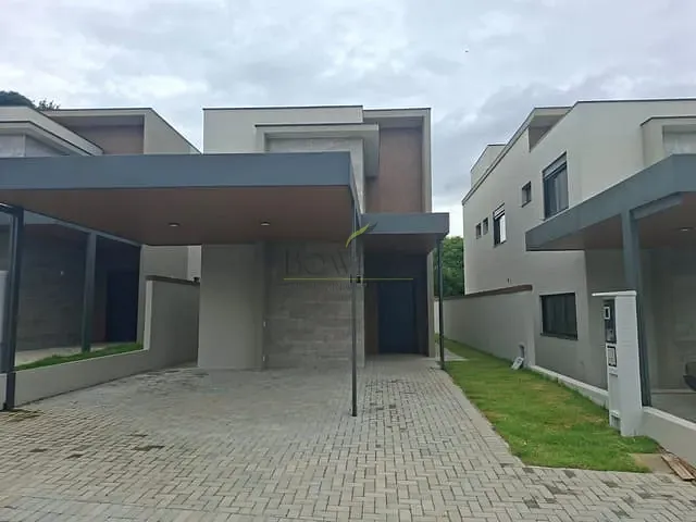 Casa 3 quartos e 4 banheiros, à venda, no bairro Vila Santista em Atibaia
