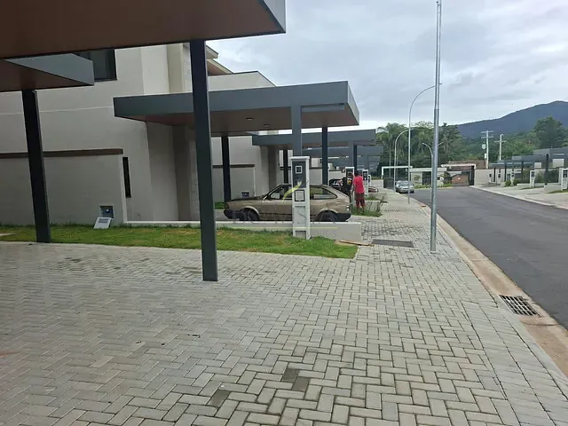Casa 3 quartos e 4 banheiros, à venda, no bairro Vila Santista em Atibaia