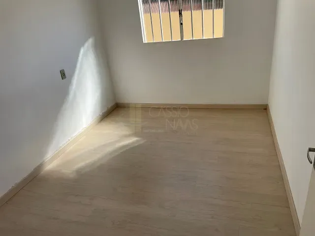 Casa com 360m² 3 quartos e 1 banheiro, à venda, no bairro Jardim Trabalhista em Apucarana