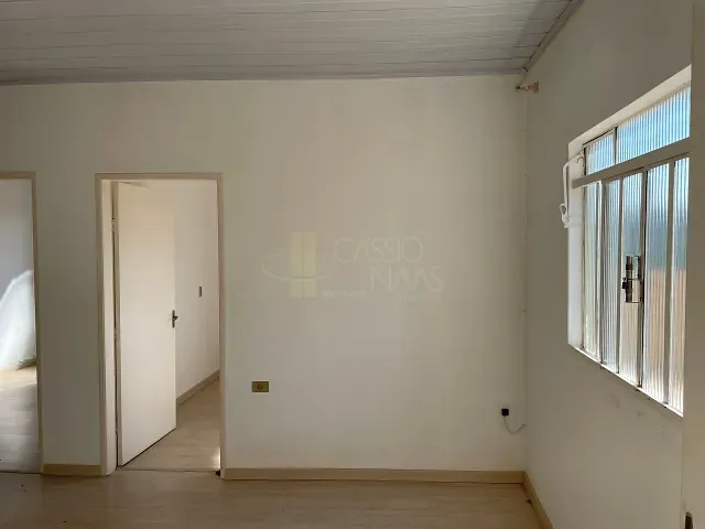 Casa com 360m² 3 quartos e 1 banheiro, à venda, no bairro Jardim Trabalhista em Apucarana