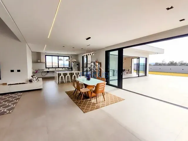Casa com 1000m² 3 quartos e 4 banheiros, à venda, no bairro Jardim Caxambu em Jundiaí