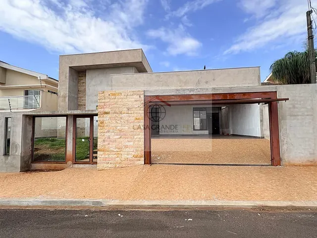 Casa com 450m² 3 quartos e 2 banheiros, à venda, no bairro Jardim Moriá em Rolândia