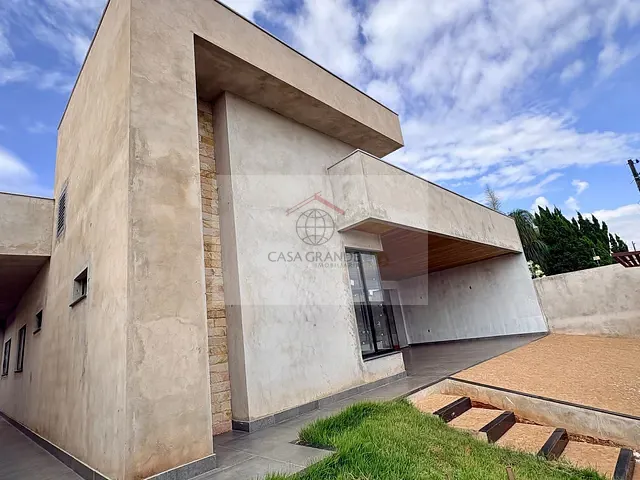 Casa com 450m² 3 quartos e 2 banheiros, à venda, no bairro Jardim Moriá em Rolândia