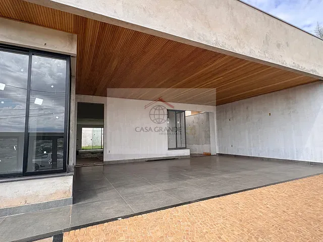 Casa com 450m² 3 quartos e 2 banheiros, à venda, no bairro Jardim Moriá em Rolândia