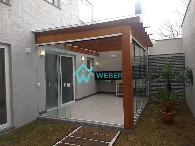 Casa com 284m² 2 quartos e 3 banheiros, à venda, no bairro Rondônia em Novo Hamburgo