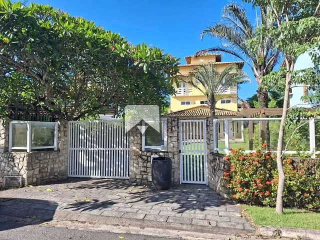 Casa 4 quartos e 5 banheiros, à venda, no bairro Itaipu em Niterói