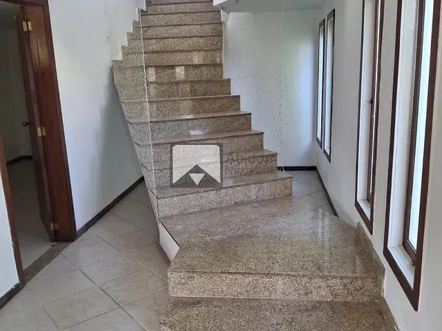 Casa 4 quartos e 5 banheiros, à venda, no bairro Itaipu em Niterói
