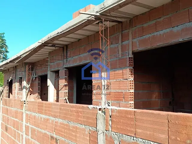 Casa com 137m² 2 quartos e 1 banheiro, à venda, no bairro Golfinho em Caraguatatuba
