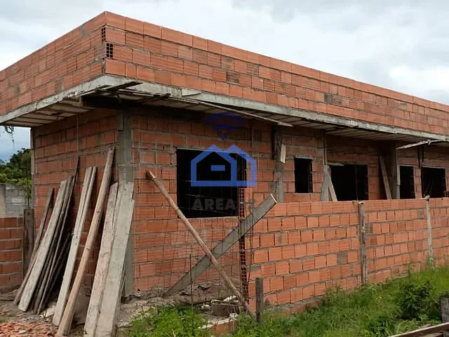 Casa com 137m² 2 quartos e 1 banheiro, à venda, no bairro Golfinho em Caraguatatuba