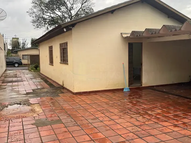 Casa com 468m² 2 quartos e 1 banheiro, à venda, no bairro Jardim Apucarana em Apucarana