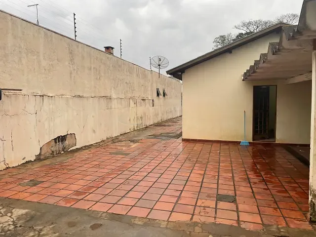 Casa com 468m² 2 quartos e 1 banheiro, à venda, no bairro Jardim Apucarana em Apucarana