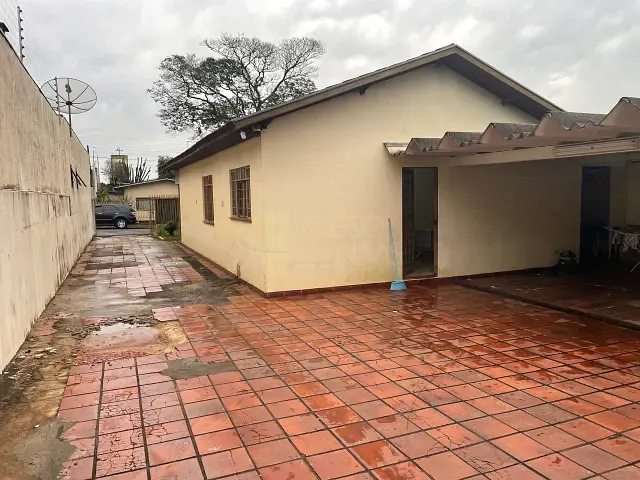 Casa com 468m² 2 quartos e 1 banheiro, à venda, no bairro Jardim Apucarana em Apucarana