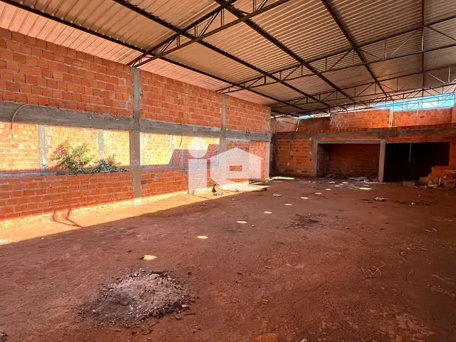 Galpão / Barracão à venda, no bairro Jardim Ouro Verde em Rolândia