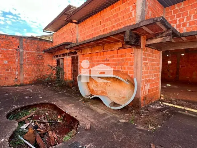 Galpão / Barracão à venda, no bairro Jardim Ouro Verde em Rolândia