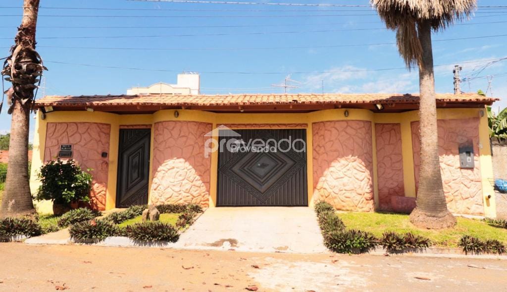 Casa, 4 quartos, 288 m² - Foto 1