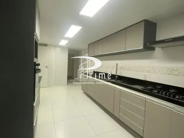 Casa com 350m² 5 quartos e 6 banheiros, para alugar, no bairro Camboinhas em Niterói