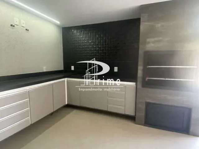 Casa com 350m² 5 quartos e 6 banheiros, para alugar, no bairro Camboinhas em Niterói