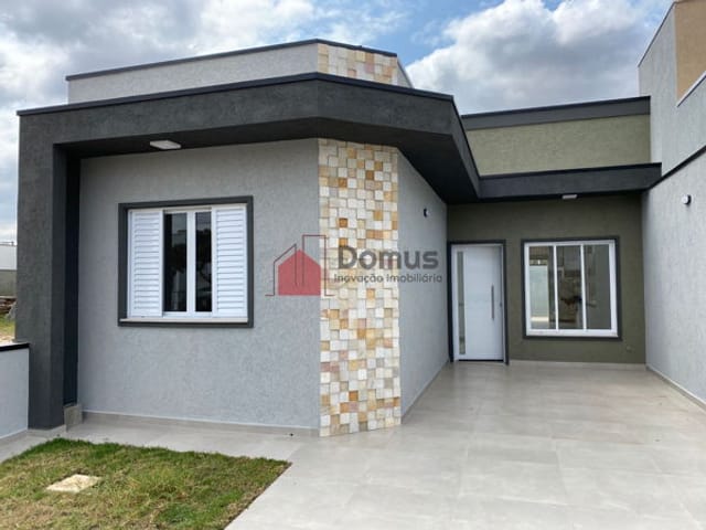 Casa à venda, no bairro Condomínio Residencial e Comercial Laguna em Pindamonhangaba