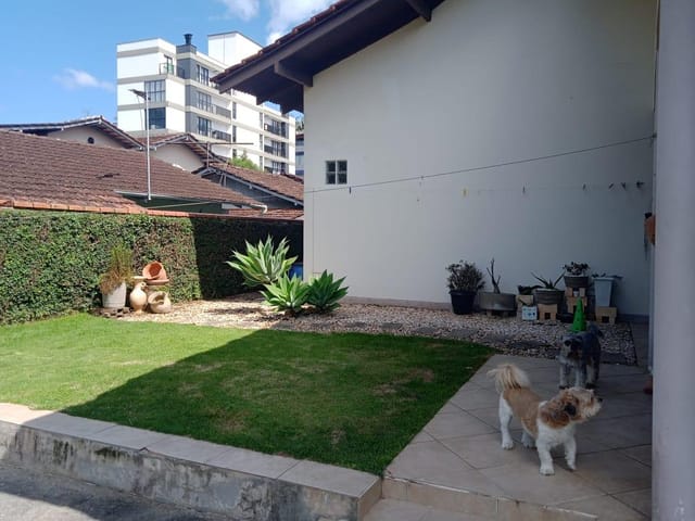 Foto do Casa - "Espaçosa Residência com 2 Dormitórios, Piscina e Área de Festas - Oportunidade Única por R$650 mil, Aceita Permuta!" | MACHADO CORRETORA DE IMÓVEIS LTDA