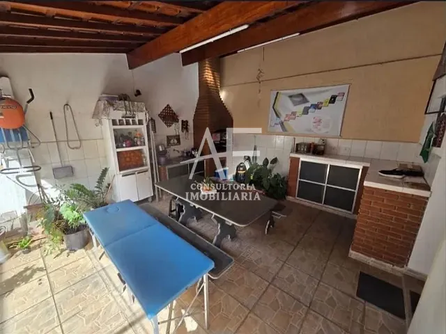 Casa com 250m², à venda, no bairro Jardim Independência em Taubaté
