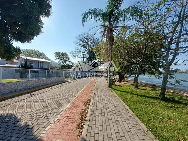 Casa com 351m² 3 quartos e 3 banheiros, à venda, no bairro Praia de Fora em Palhoça