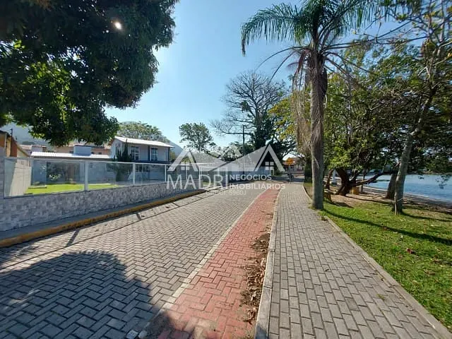 Casa com 351m² 3 quartos e 3 banheiros, à venda, no bairro Praia de Fora em Palhoça