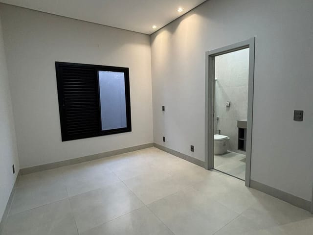 Casa com 337m² 3 quartos e 1 banheiro, à venda, no bairro Condomínio Aquarela dos Poemas em Sinop